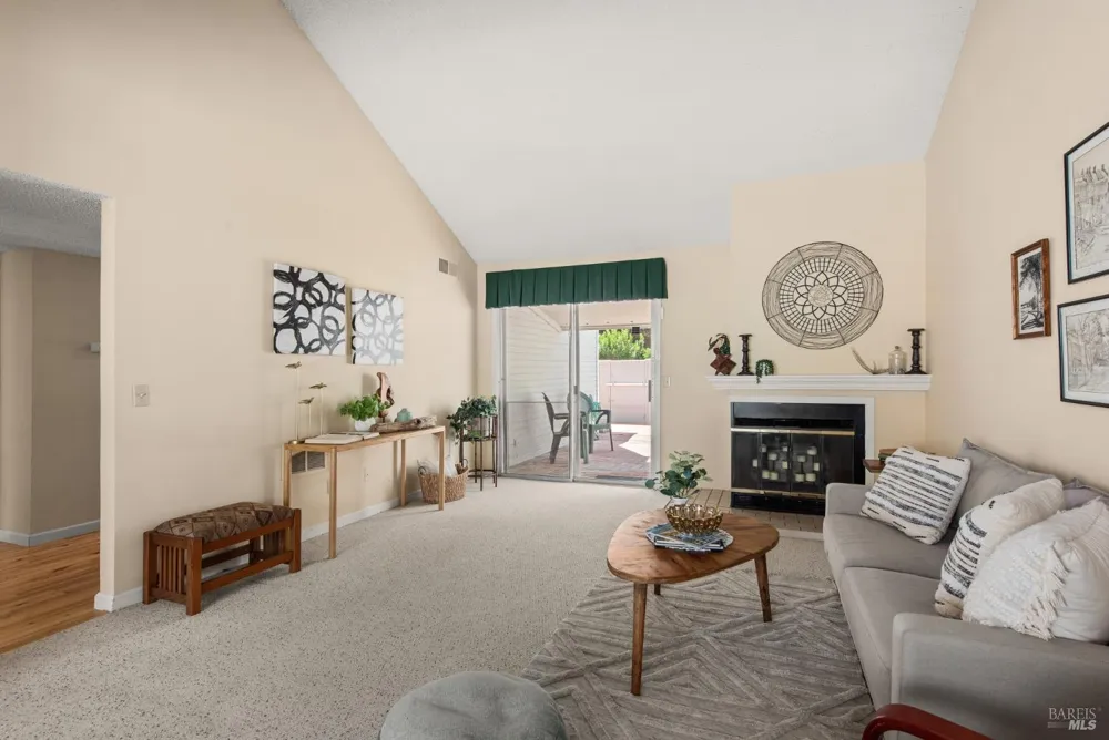 2324 Lakeview Drive Santa Rosa, CA 95405