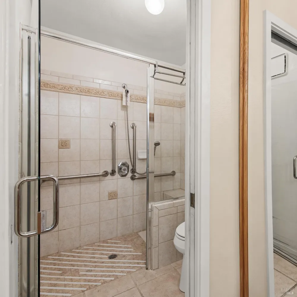 2324 Lakeview Drive Santa Rosa, CA 95405