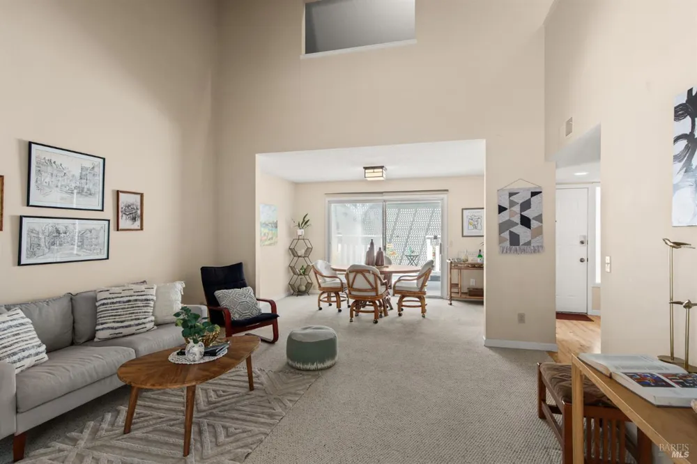 2324 Lakeview Drive Santa Rosa, CA 95405
