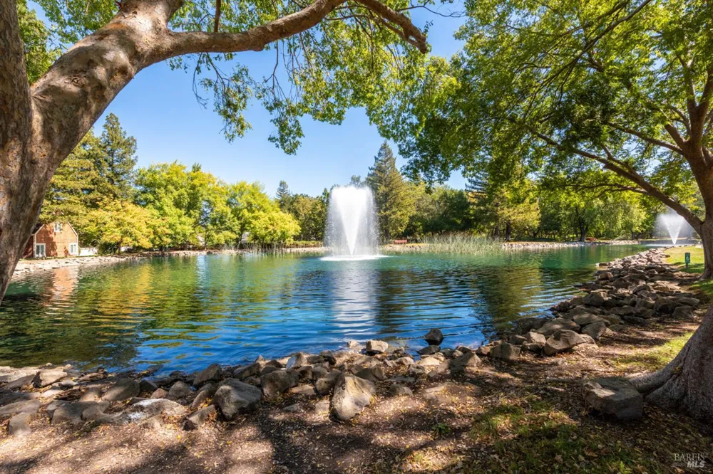 2324 Lakeview Drive Santa Rosa, CA 95405