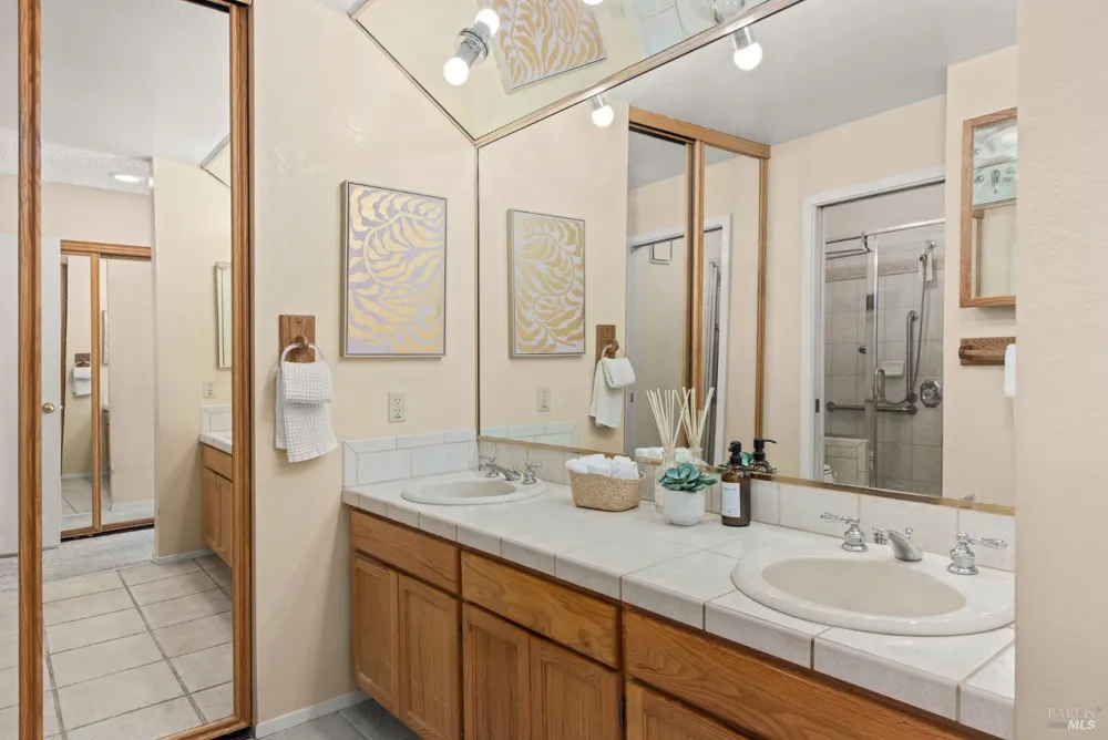 2324 Lakeview Drive Santa Rosa, CA 95405