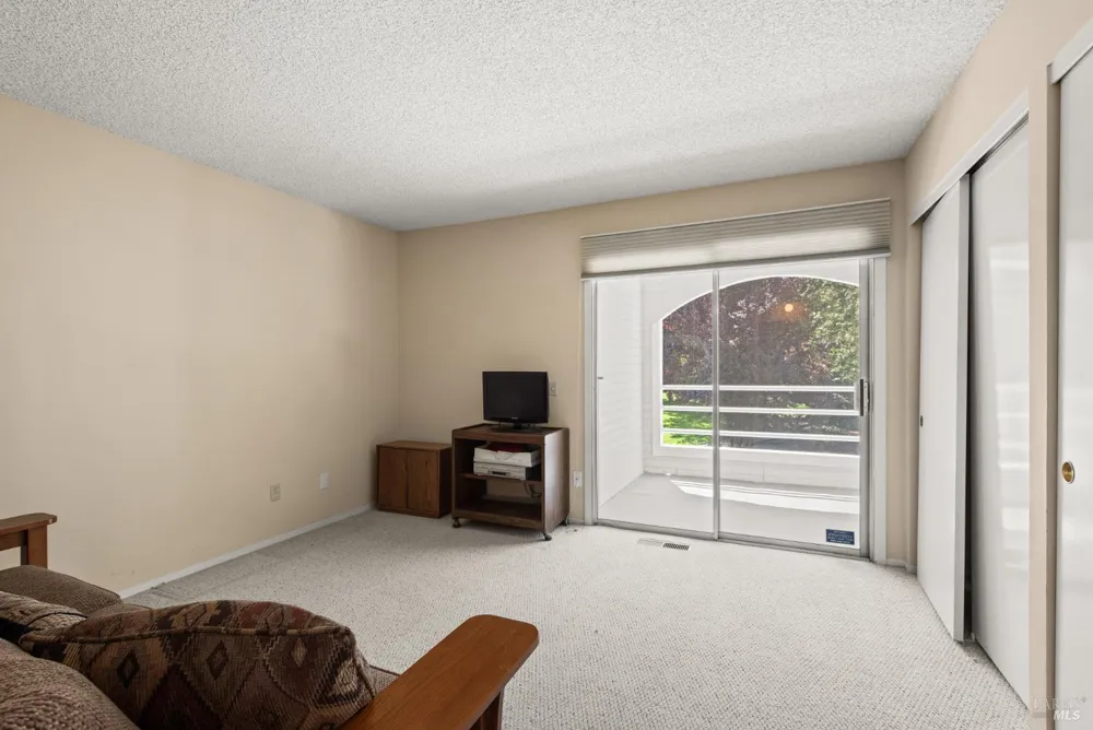 2324 Lakeview Drive Santa Rosa, CA 95405