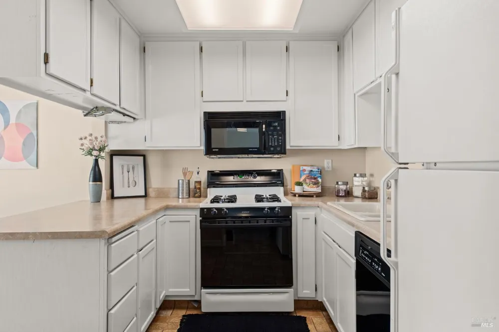 2324 Lakeview Drive Santa Rosa, CA 95405
