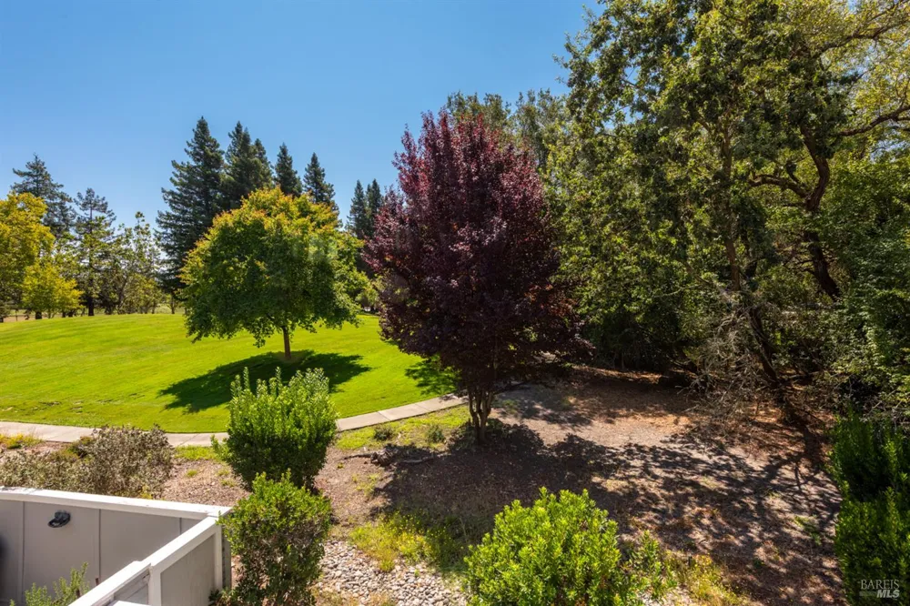 2324 Lakeview Drive Santa Rosa, CA 95405