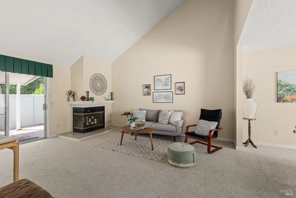 2324 Lakeview Drive Santa Rosa, CA 95405