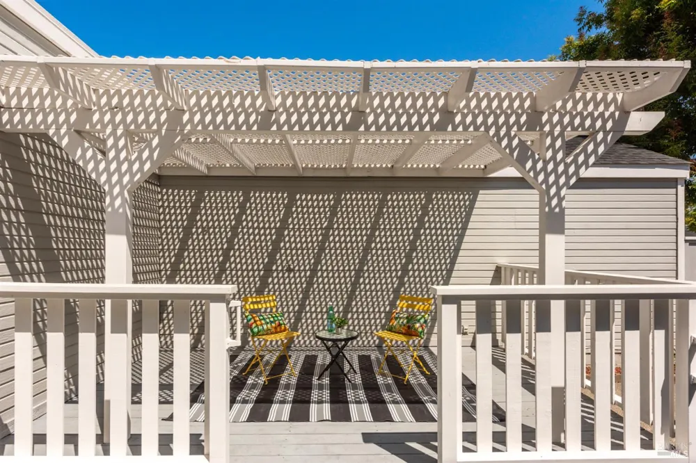 2324 Lakeview Drive Santa Rosa, CA 95405