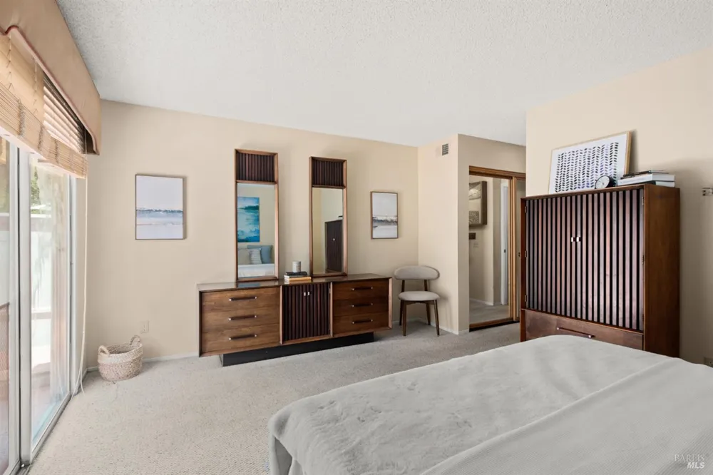 2324 Lakeview Drive Santa Rosa, CA 95405
