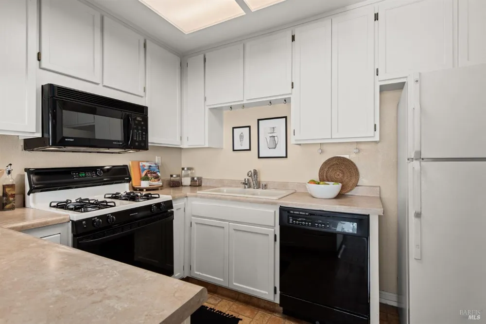 2324 Lakeview Drive Santa Rosa, CA 95405