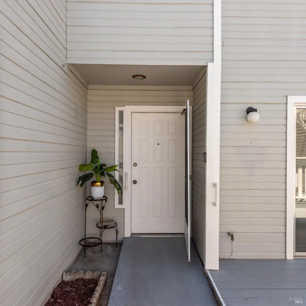 2324 Lakeview Drive Santa Rosa, CA 95405