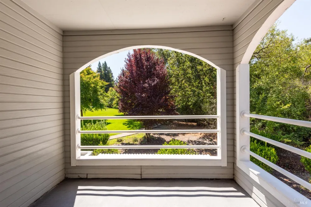 2324 Lakeview Drive Santa Rosa, CA 95405
