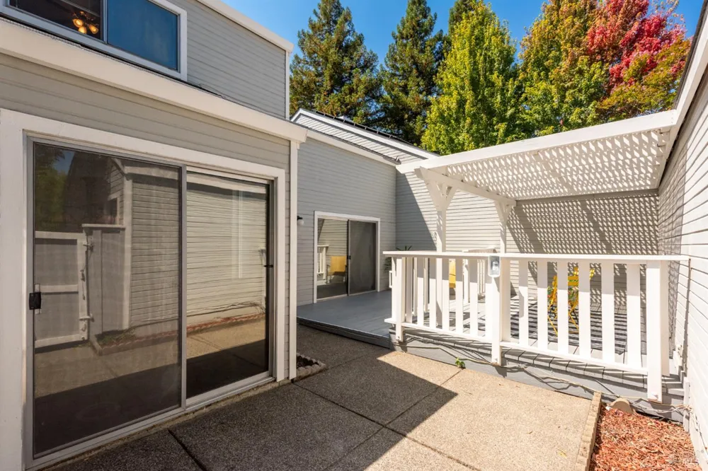 2324 Lakeview Drive Santa Rosa, CA 95405