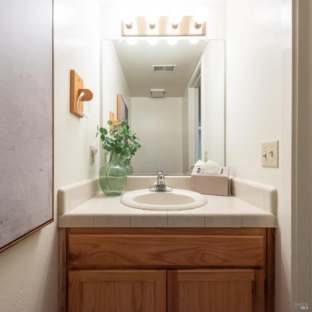 2324 Lakeview Drive Santa Rosa, CA 95405