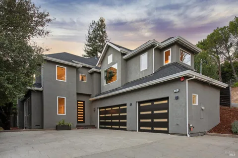 30 Oak Knoll Drive