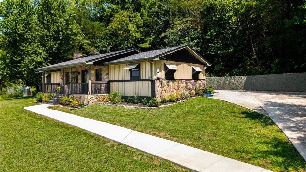9815 E Brainerd Road Ooltewah, TN 37363