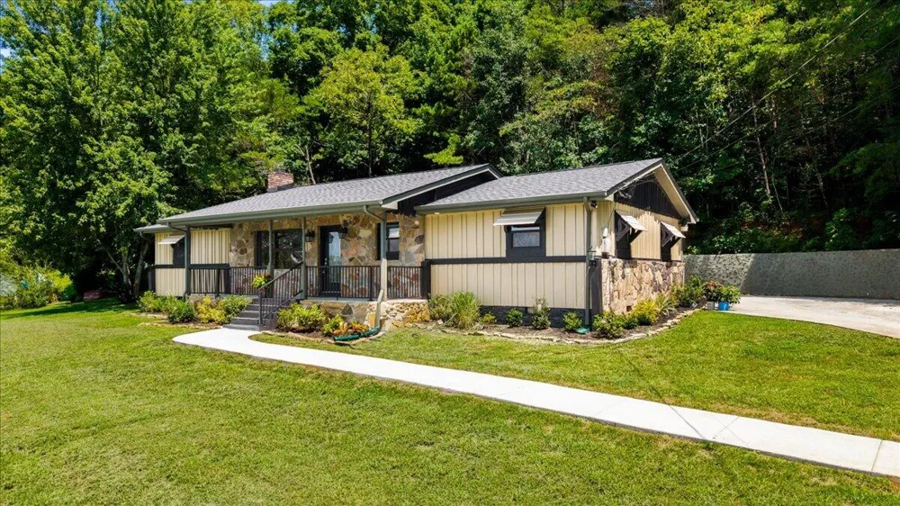9815 E Brainerd Road Ooltewah, TN 37363