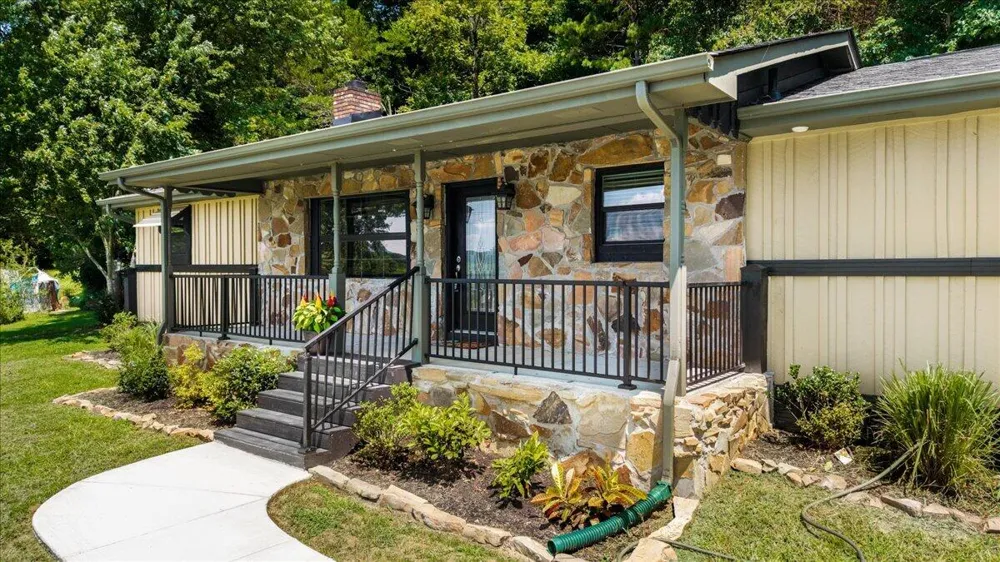 9815 E Brainerd Road Ooltewah, TN 37363