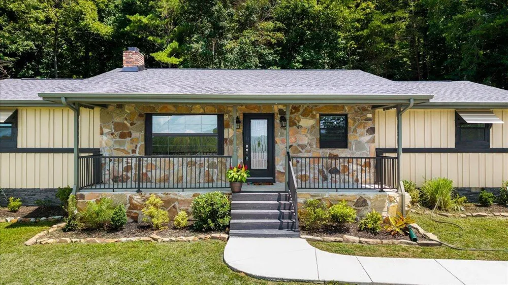 9815 E Brainerd Road Ooltewah, TN 37363