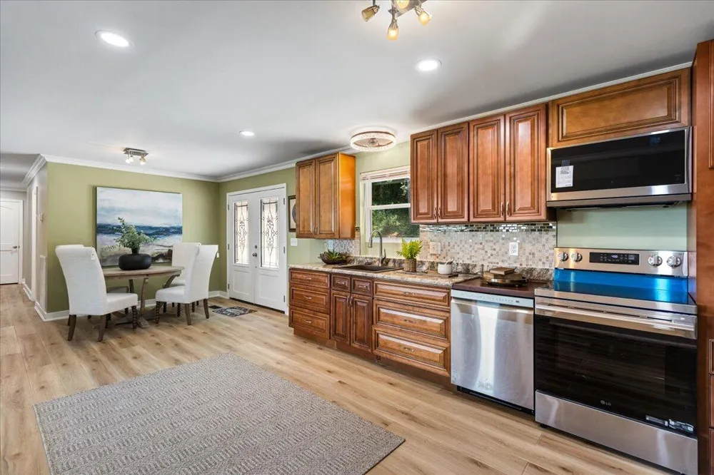 9815 E Brainerd Road Ooltewah, TN 37363