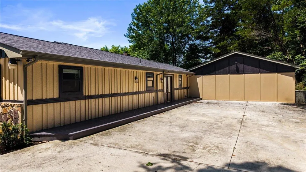 9815 E Brainerd Road Ooltewah, TN 37363