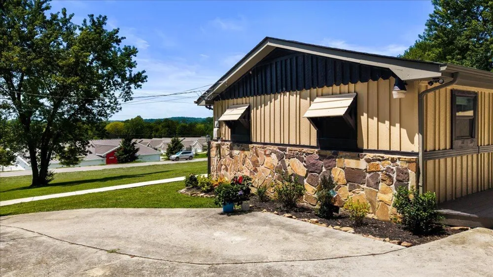 9815 E Brainerd Road Ooltewah, TN 37363