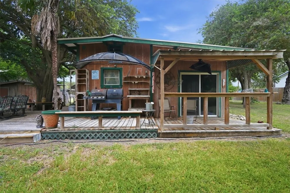 121 Lakewood Lane Mathis, TX 78368