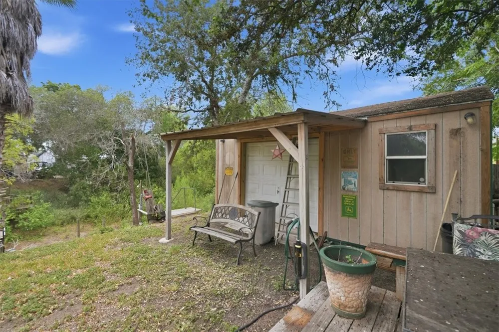 121 Lakewood Lane Mathis, TX 78368