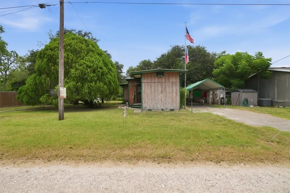 121 Lakewood Lane Mathis, TX 78368