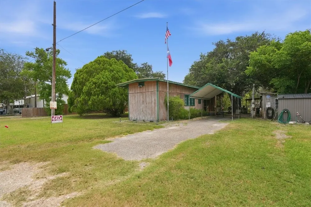 121 Lakewood Lane Mathis, TX 78368