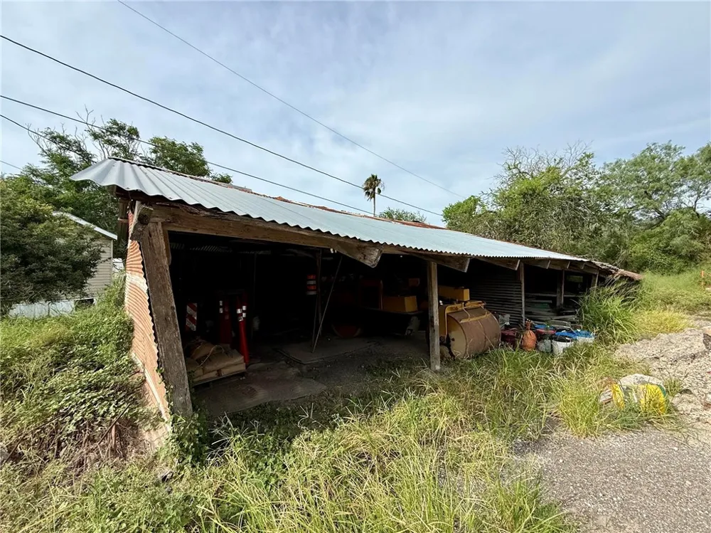 3926 S 6th Street Kingsville, TX 78363