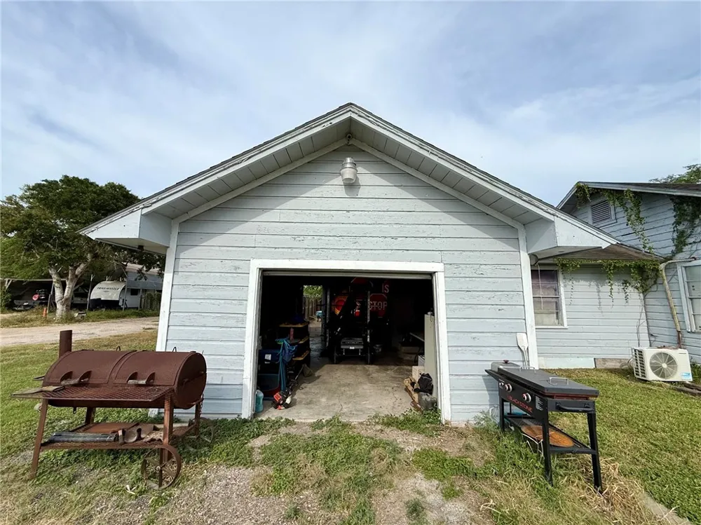 3926 S 6th Street Kingsville, TX 78363