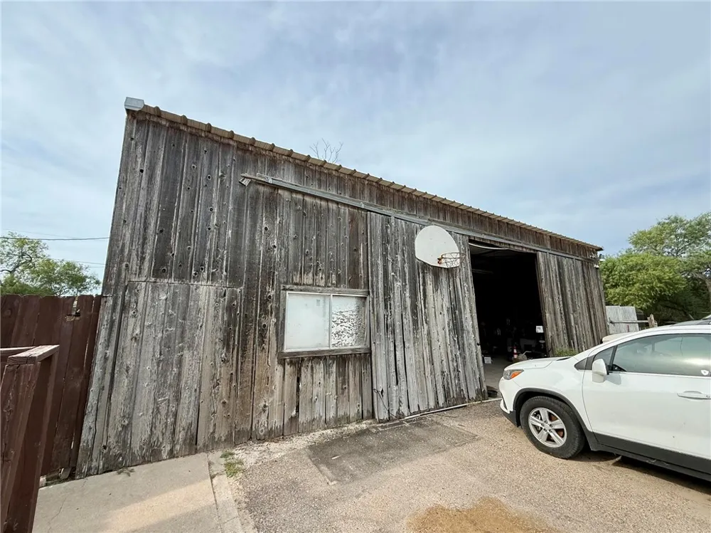 3926 S 6th Street Kingsville, TX 78363