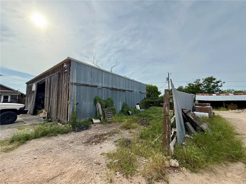 3926 S 6th Street Kingsville, TX 78363
