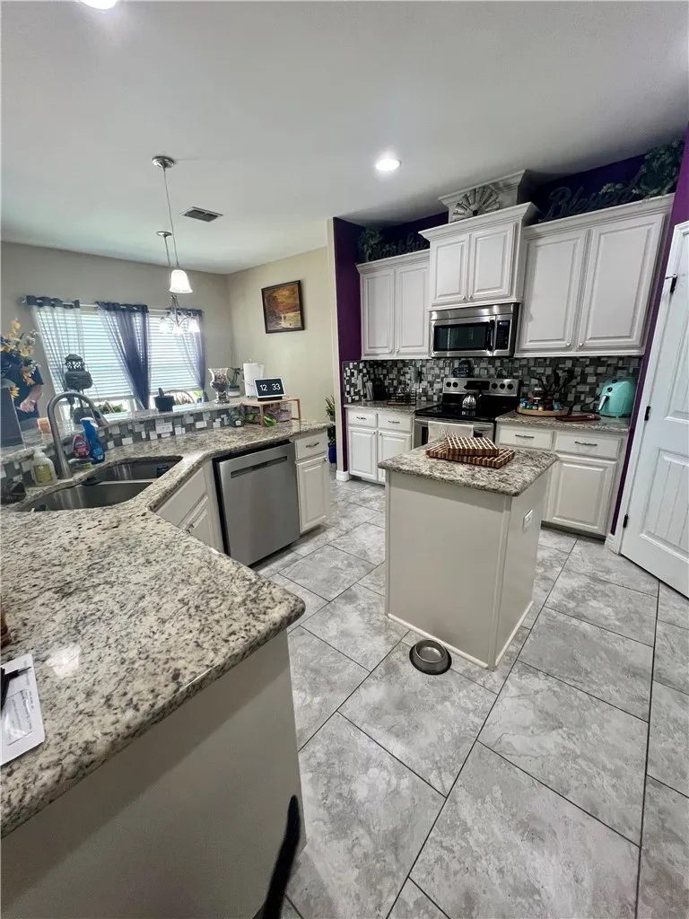 1113 Pine Hollow Lane Corpus Christi, TX 78418