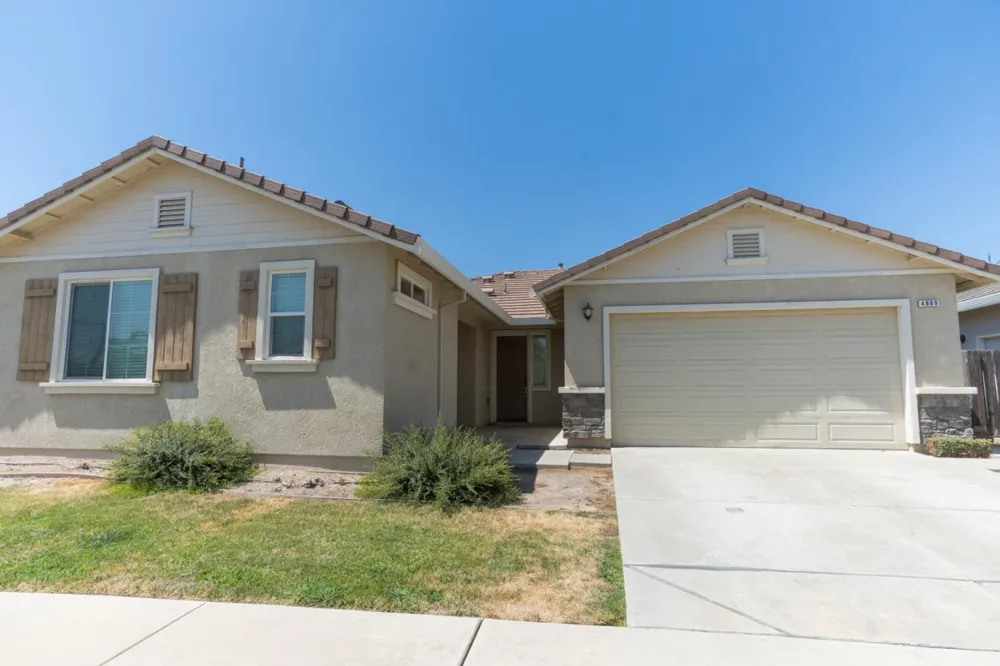 4869 Langley Way Merced, CA 95348