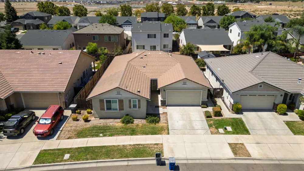 4869 Langley Way Merced, CA 95348