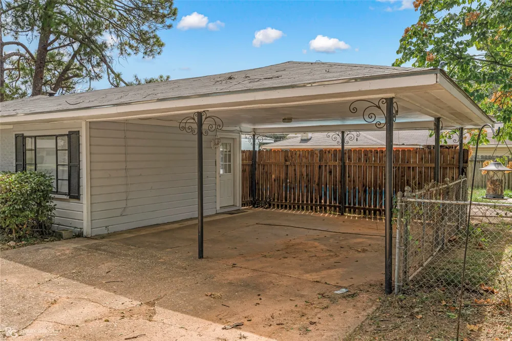 2704 E Cavett Drive Shreveport, LA 71104