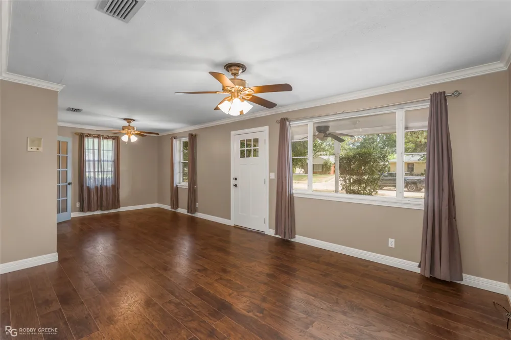 2704 E Cavett Drive Shreveport, LA 71104