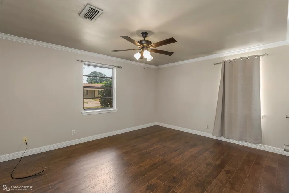 2704 E Cavett Drive Shreveport, LA 71104