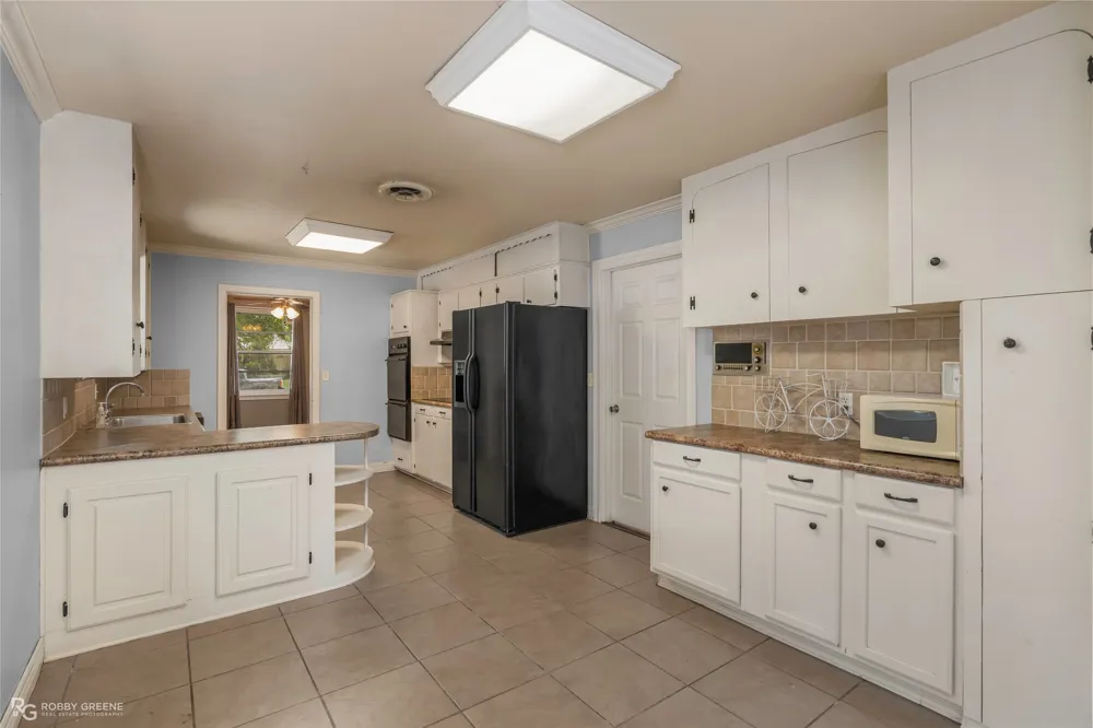 2704 E Cavett Drive Shreveport, LA 71104