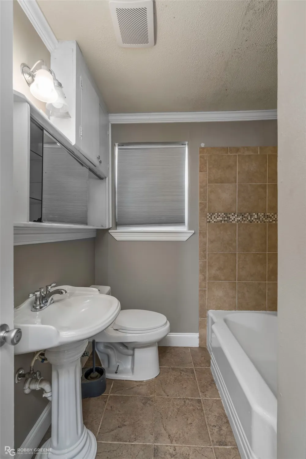 2704 E Cavett Drive Shreveport, LA 71104