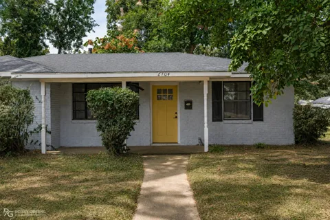 2704 E Cavett Drive