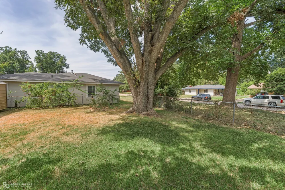 2704 E Cavett Drive Shreveport, LA 71104