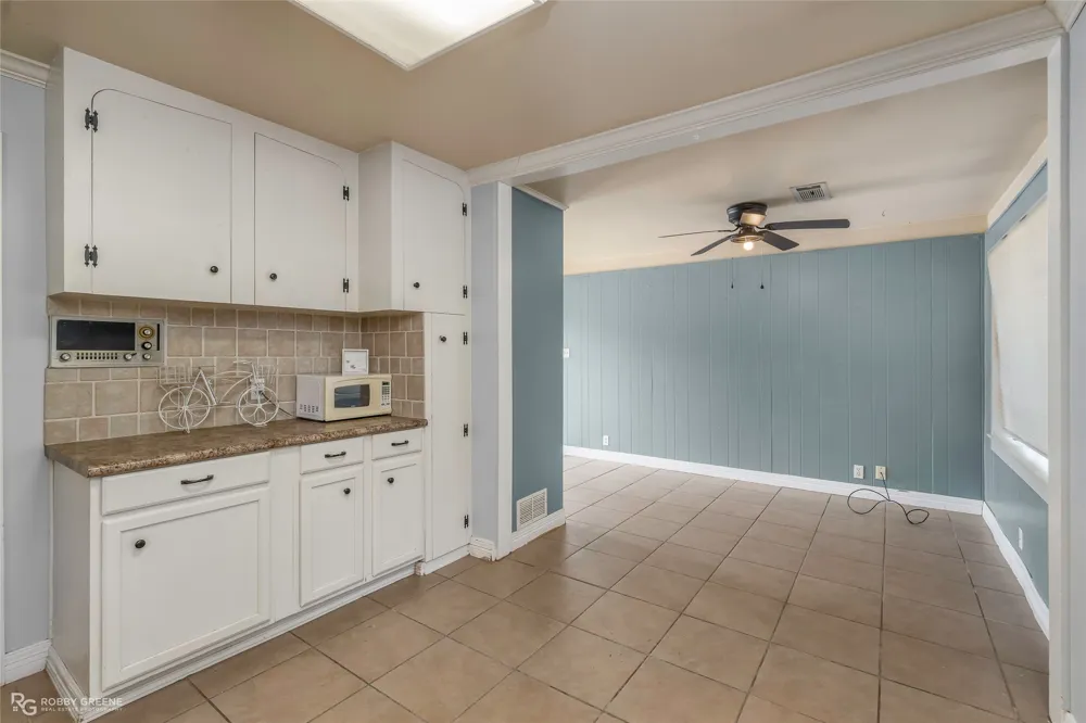 2704 E Cavett Drive Shreveport, LA 71104