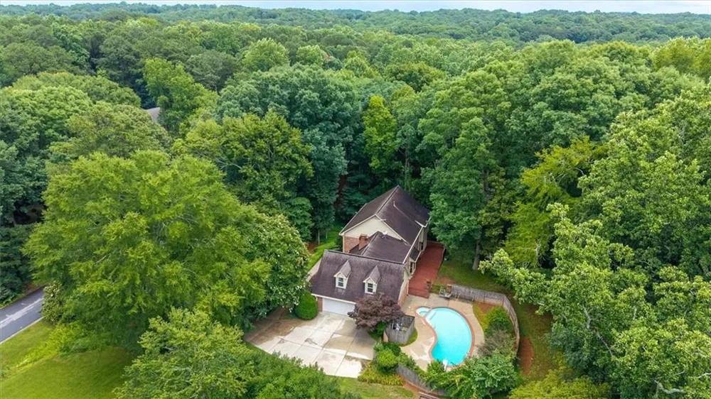 6088 Mill Stone Run Tucker, GA 30087