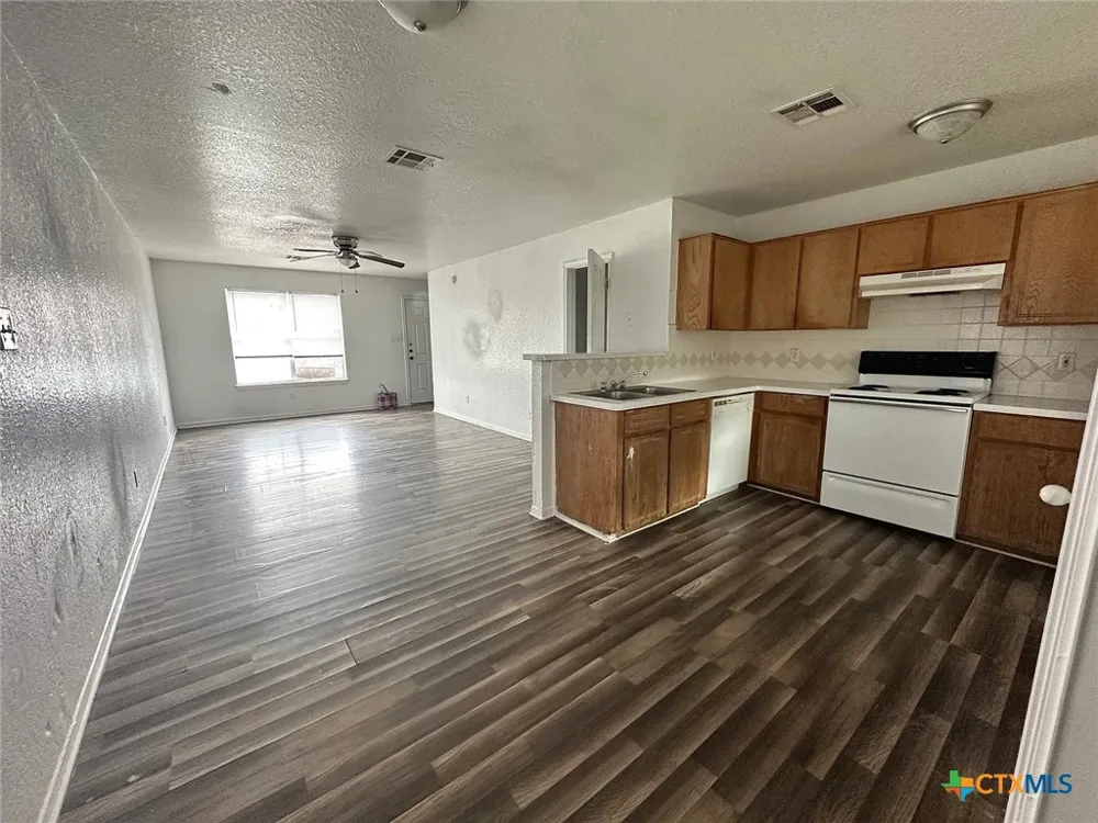 1406 DUGGER CIRCLE Killeen, TX 76543