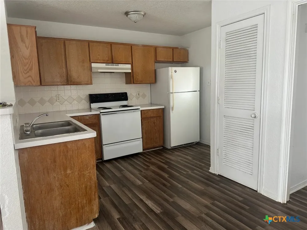 1406 DUGGER CIRCLE Killeen, TX 76543