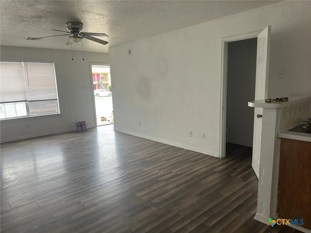 1406 DUGGER CIRCLE Killeen, TX 76543