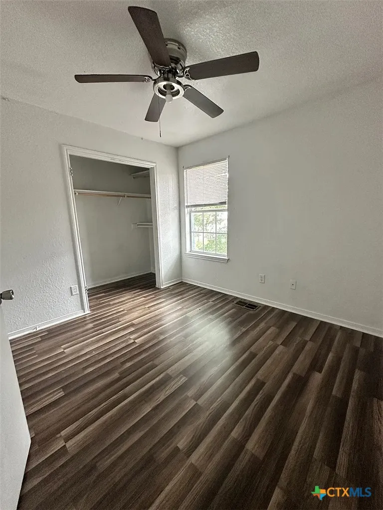 1406 DUGGER CIRCLE Killeen, TX 76543