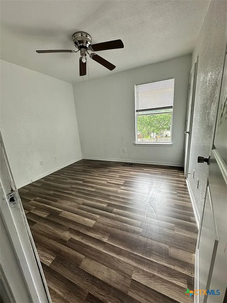 1406 DUGGER CIRCLE Killeen, TX 76543