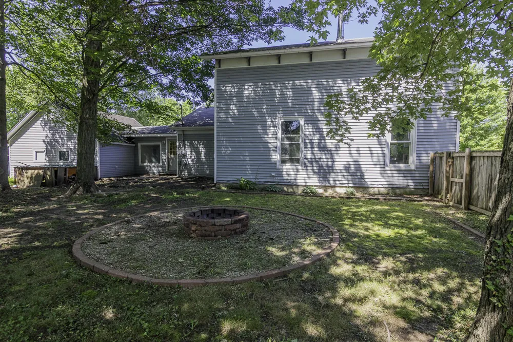 506 E 2nd Street Lawton, MI 49065